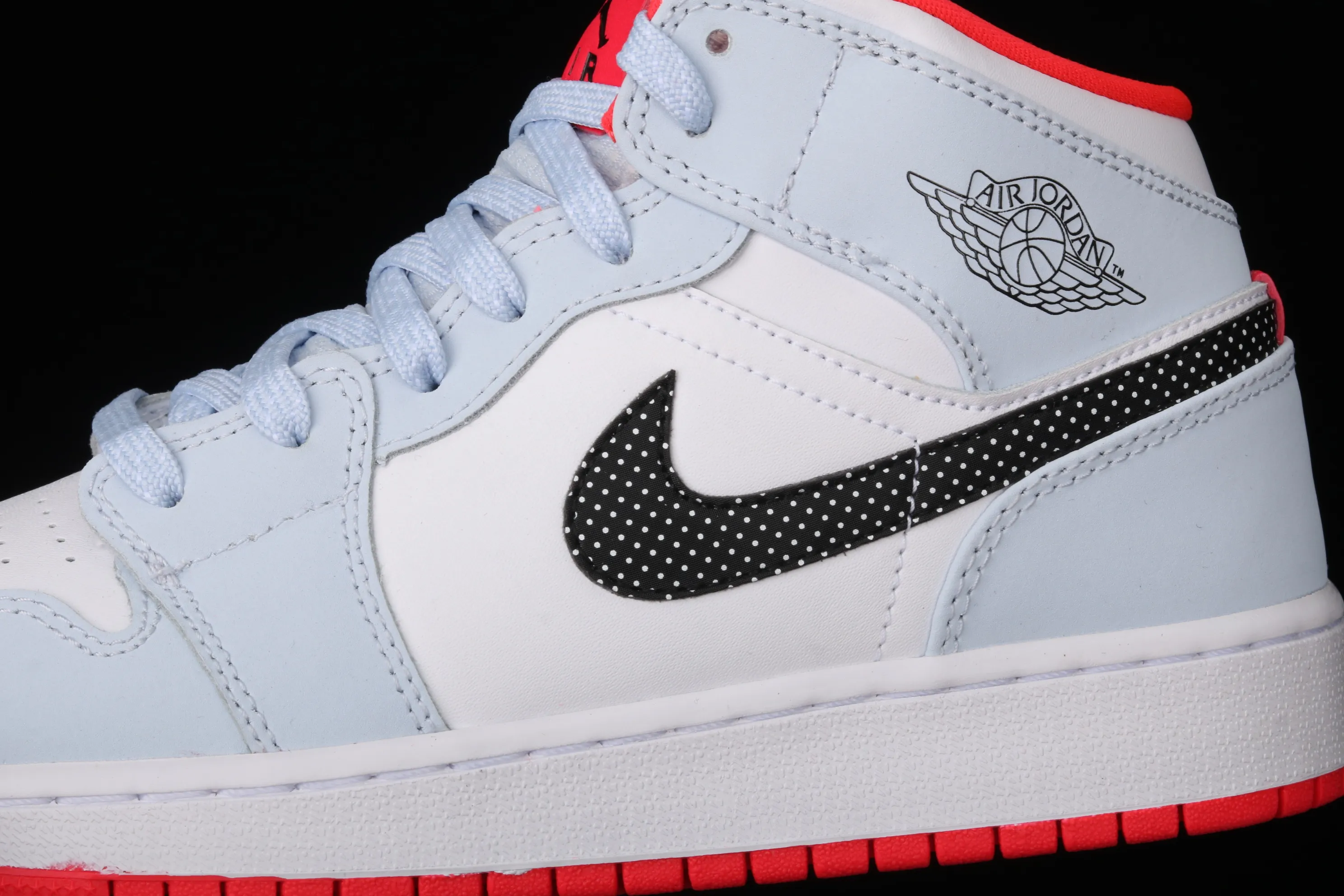 All categories Air Jordan Jordan series basketball shoes Air Jordan 1 Mid Air Jordan 1 Mid AJ1 Joe 1 snowflake ice blue color mid-top basketball shoes 555112-400